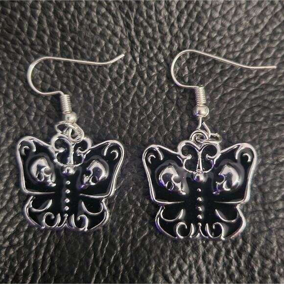 Gothic black butterfly earrings with skulls - Picture 1 of 2